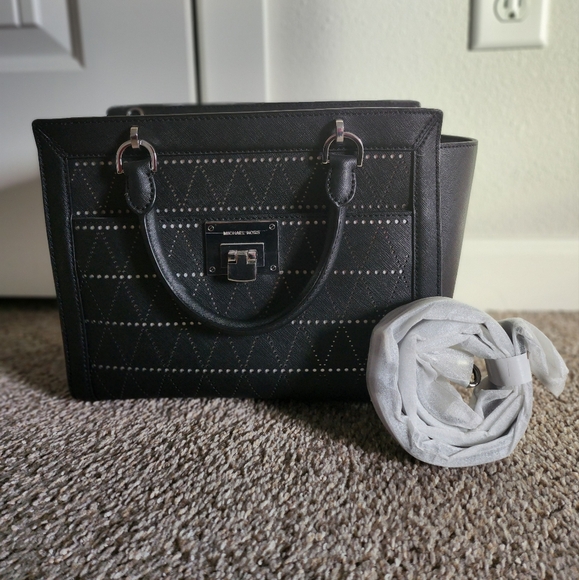 Michael Kors Purse - Picture 1 of 3
